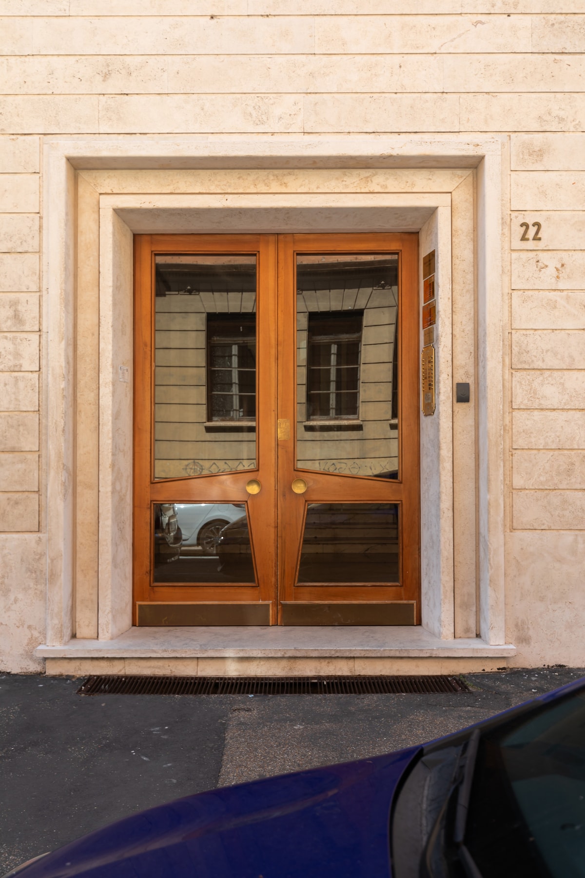 07 kitchen fridge and storage