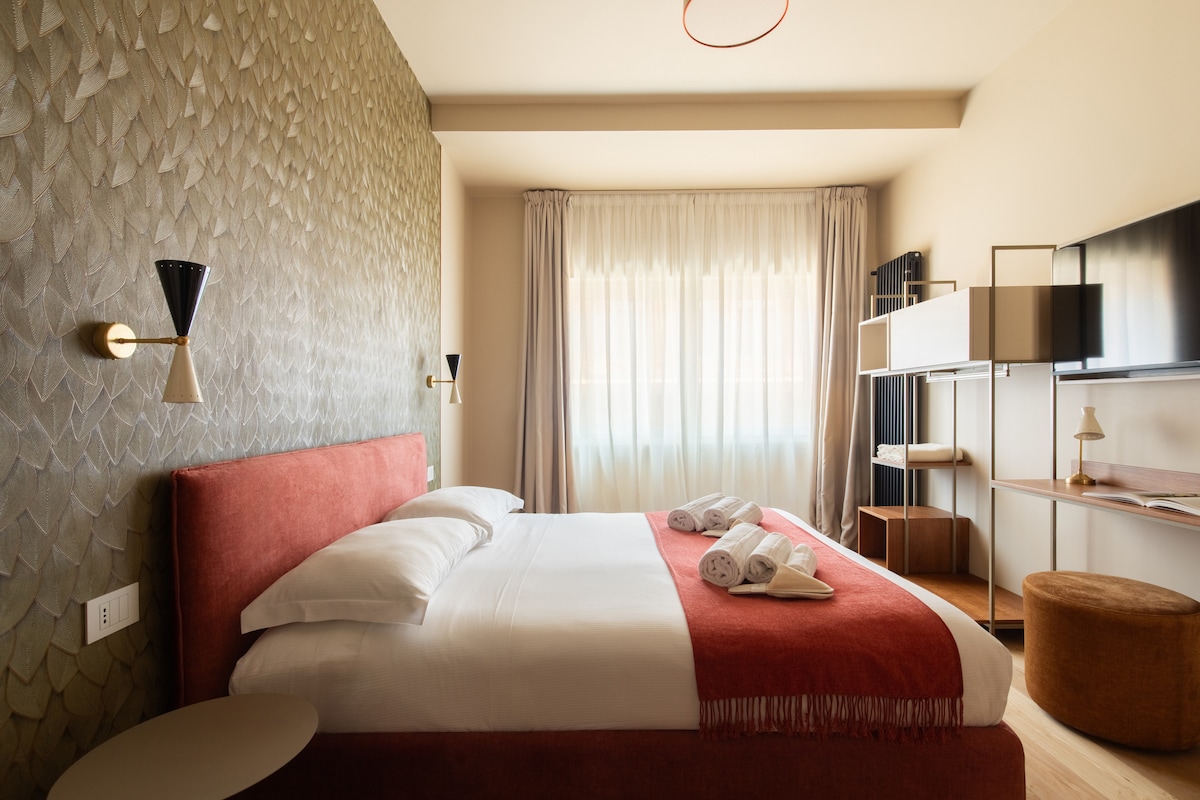 16 bedroom1 bed side view