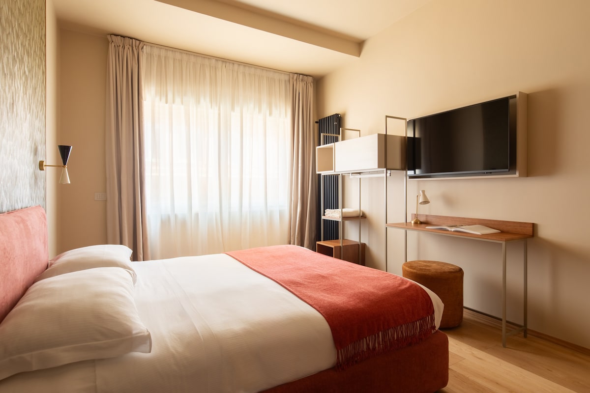 21 bedroom1 window and curtains