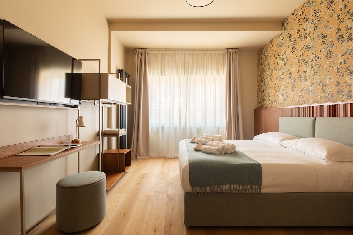 24 bedroom2 side view