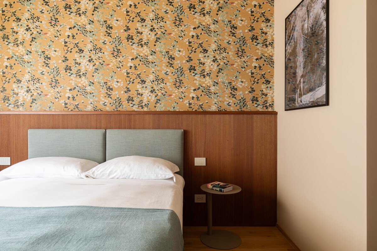 26 bedroom2 wooden panel detail