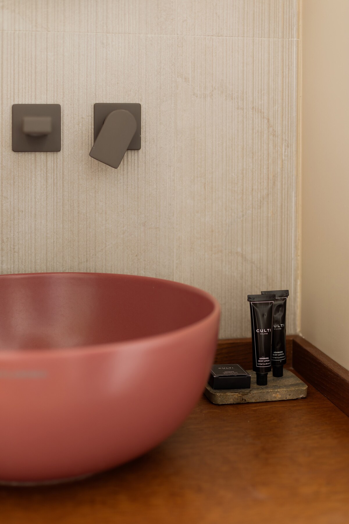 35 bathroom2 round mirror and sink