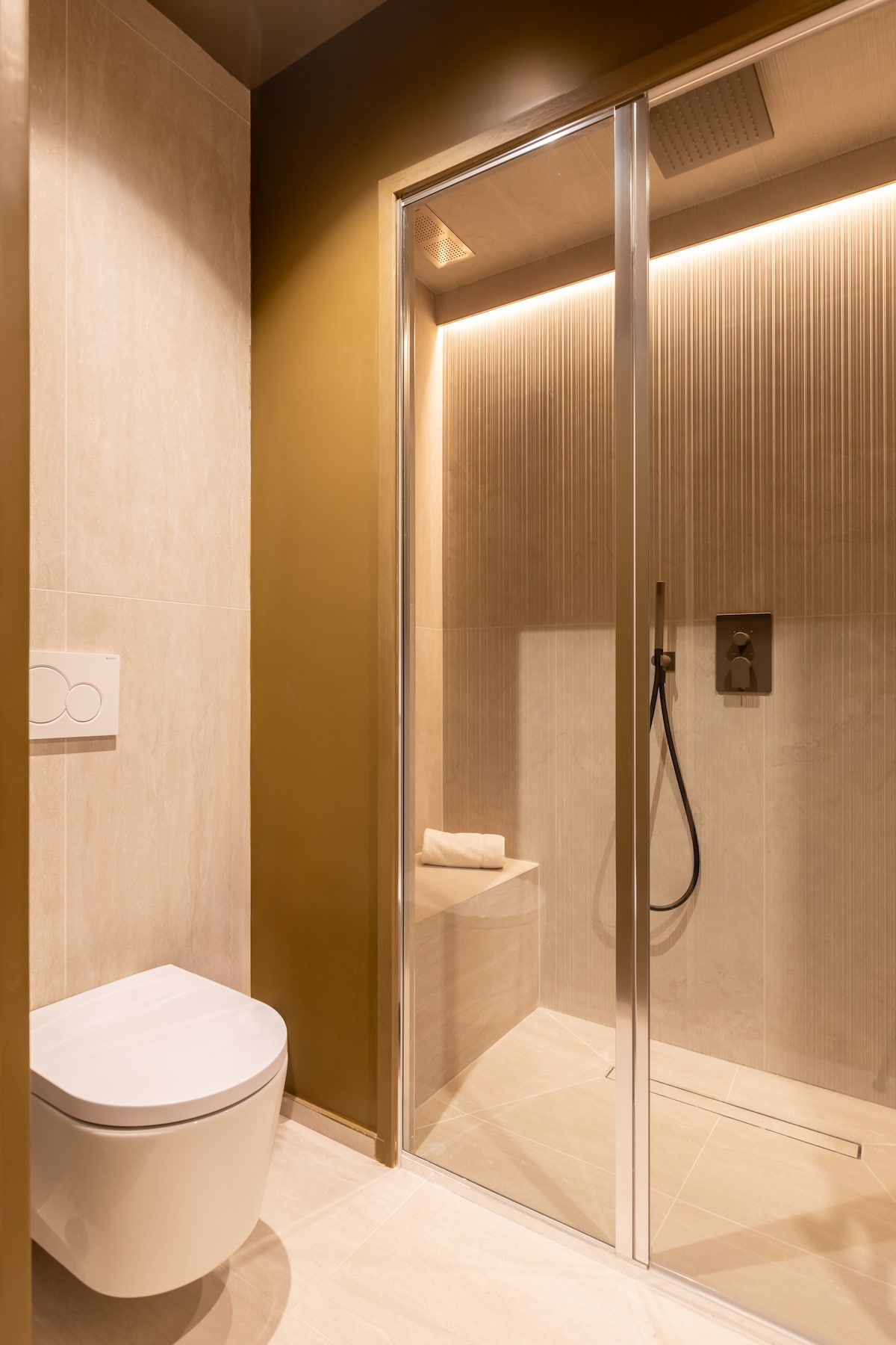 38 bathroom2 bidet and toilet