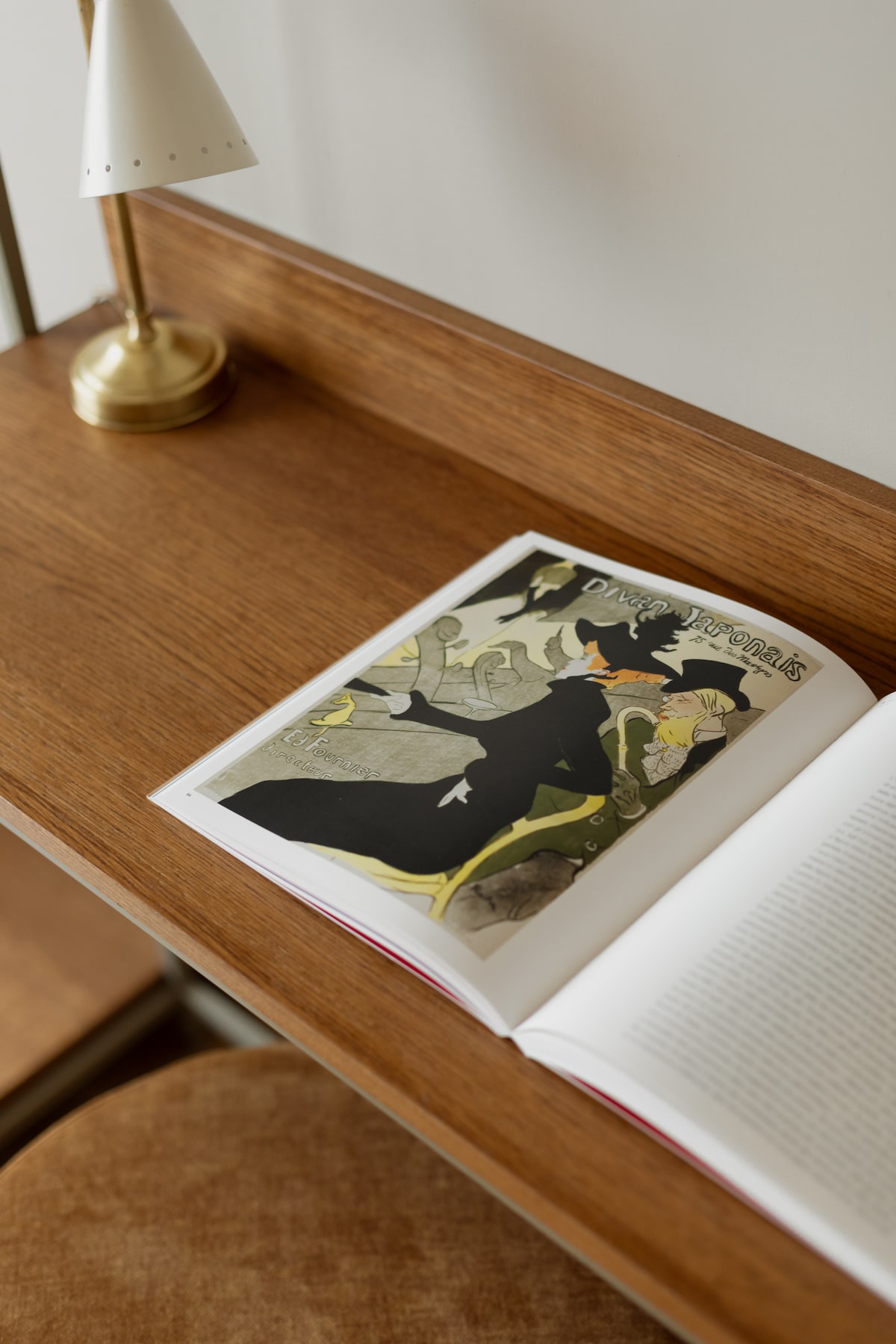 43 detail bedroom wide angle