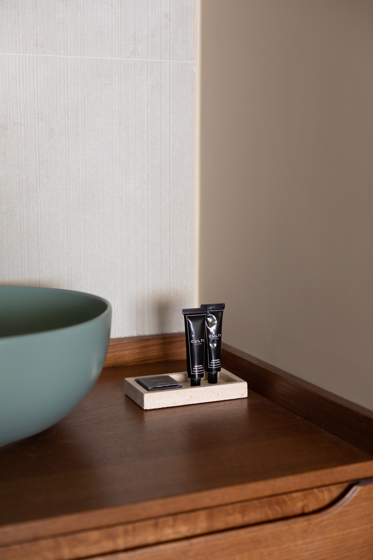 50 detail bedside table