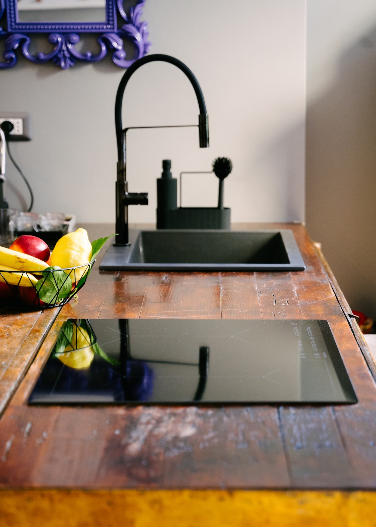 08 kitchen counter and sink