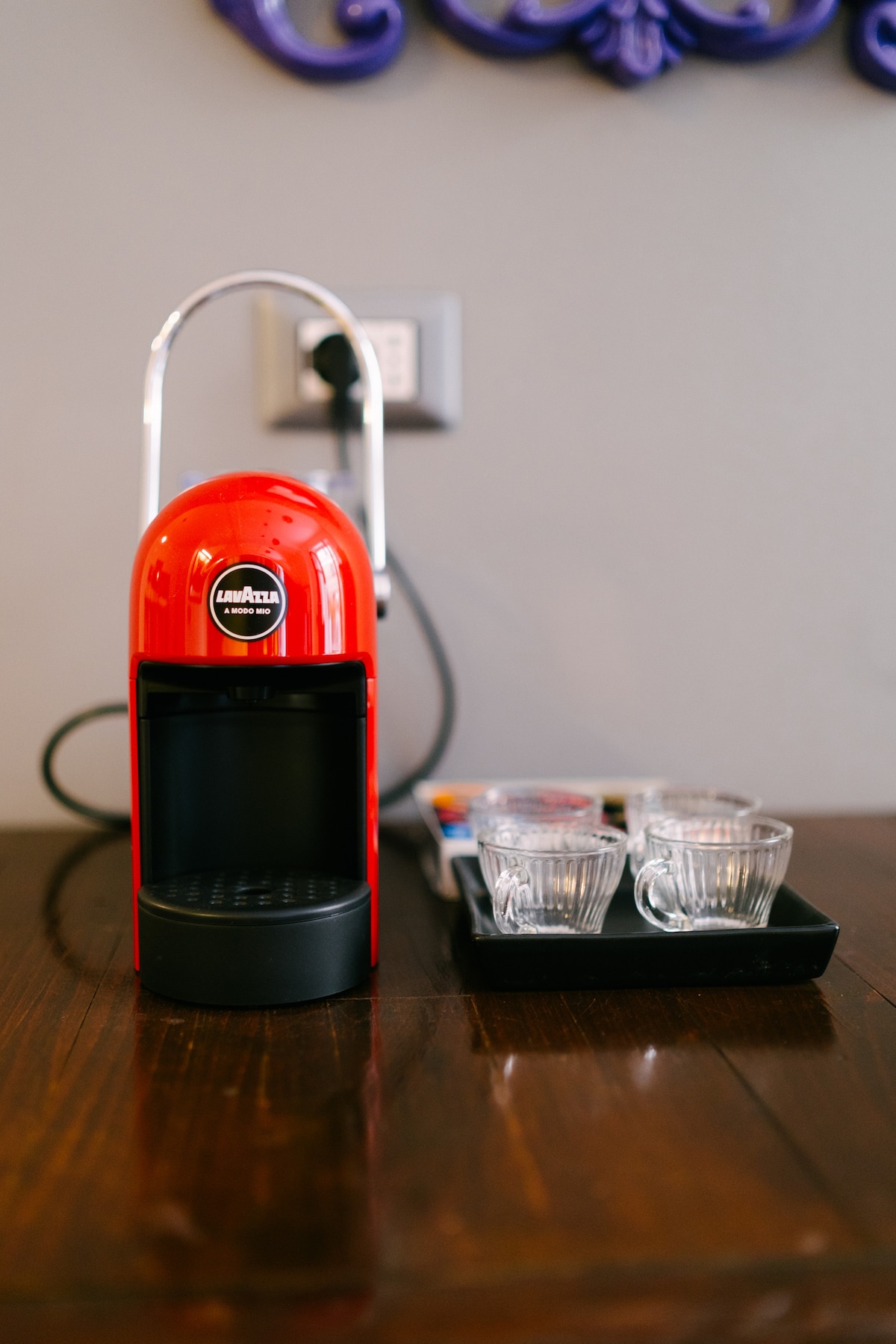 10 kitchen appliances and fridge