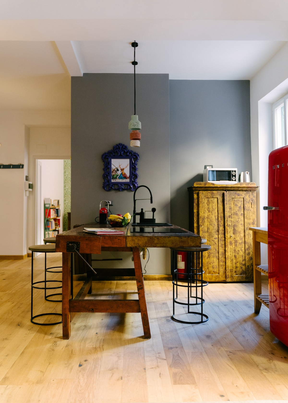 14 dining area flowers and glasses