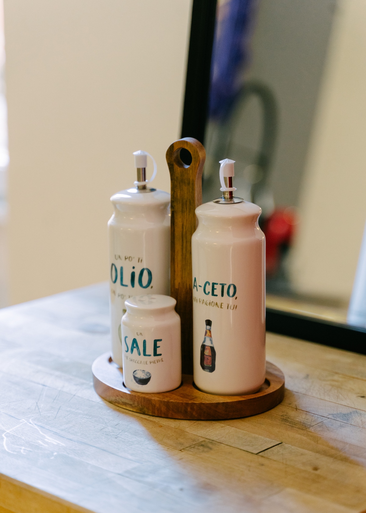 31 detail microwave and cabinet